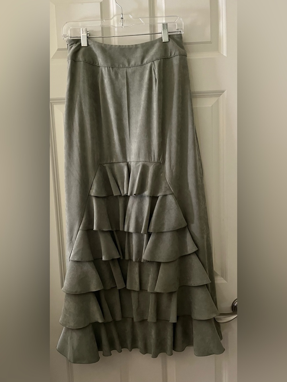 Metrostyle sage green faux suede maxi skirt, tiered ruffle design size 4